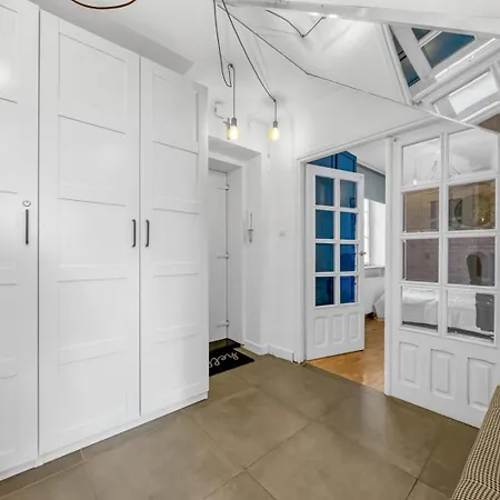 Historic Old Town Apt, Steps To Castle Sq Apartment *